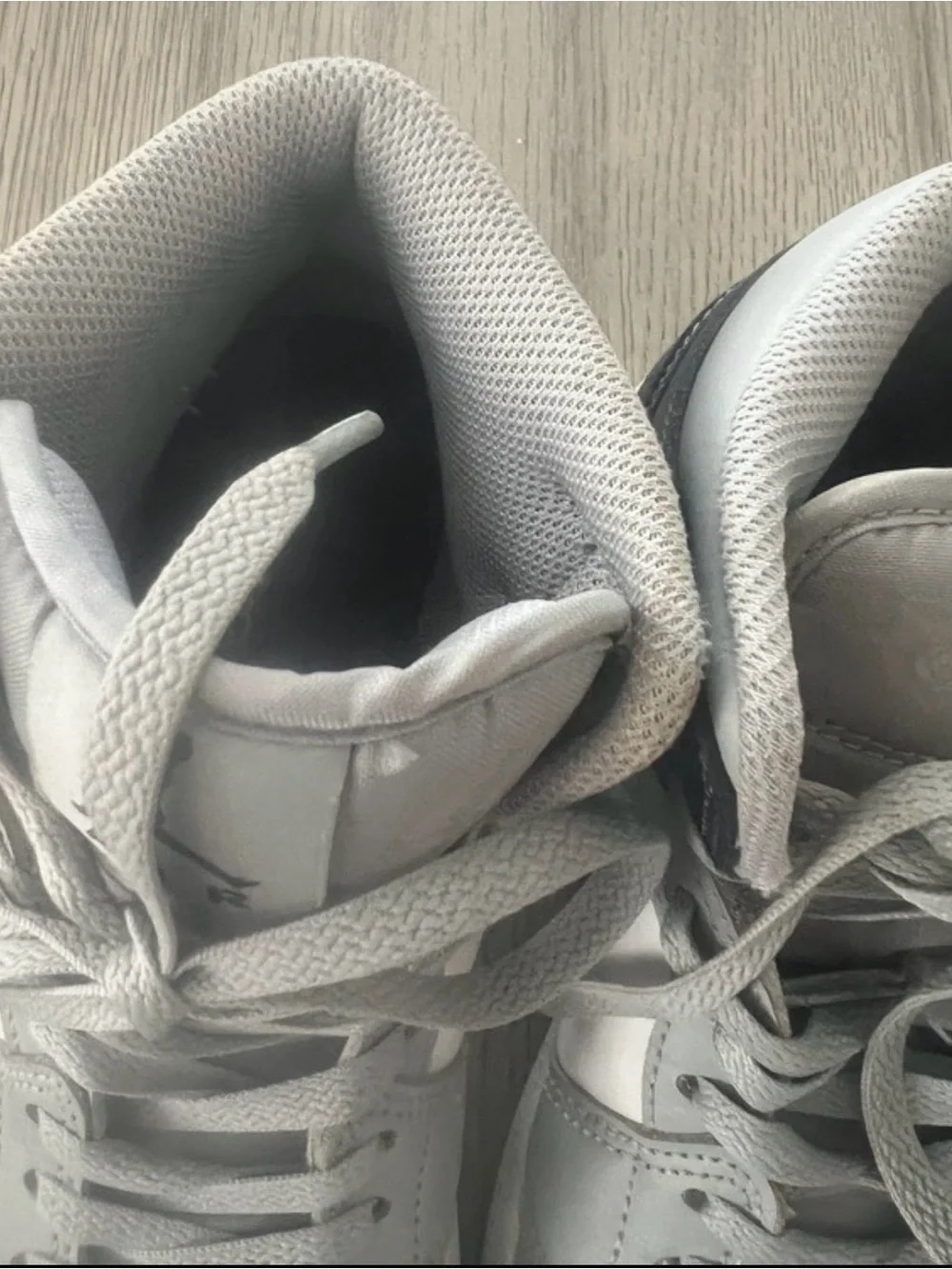 Air Jordan 1 mid wolf grey boys ' High-Top Sneakers